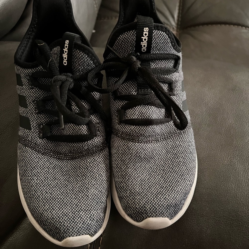 Women Grey/Black Adidas sz. 8.5
